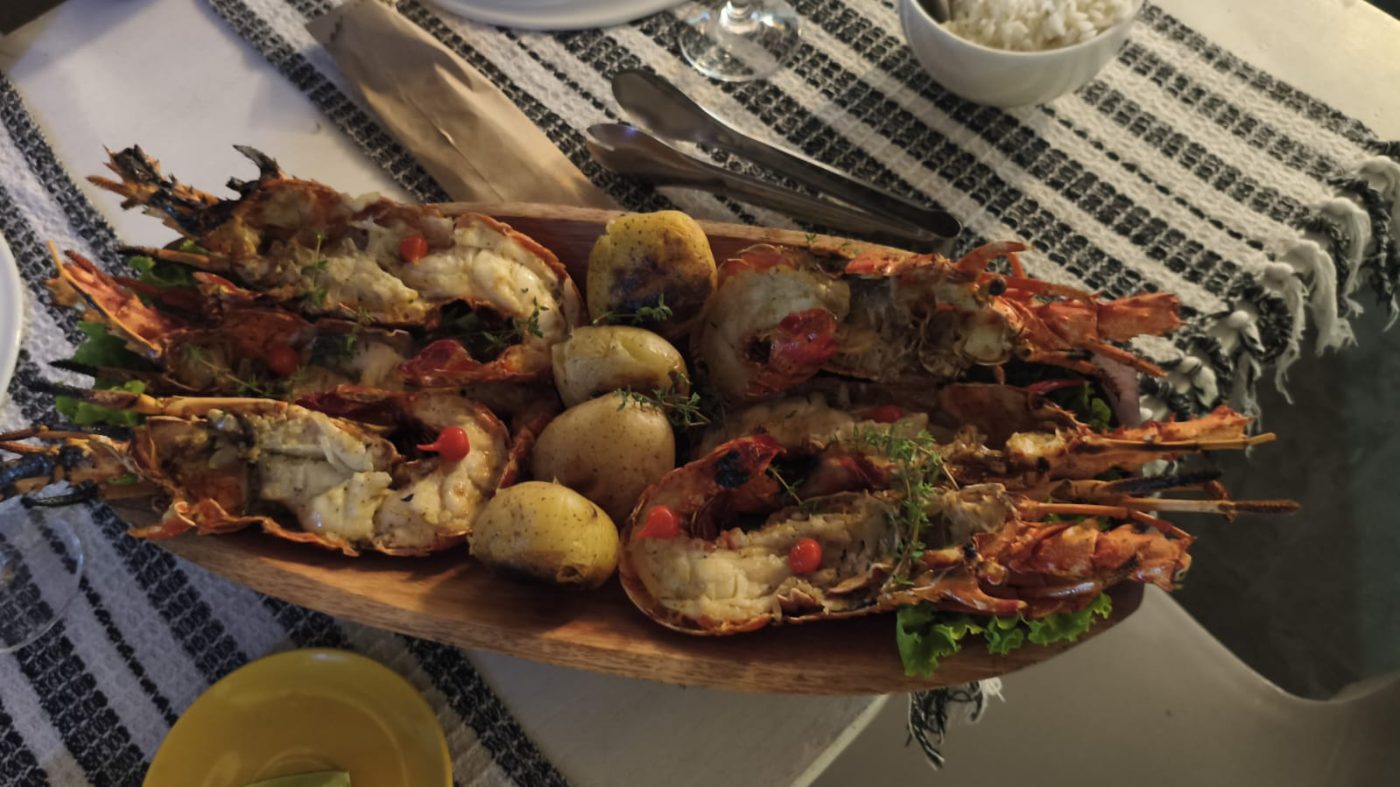 Lagosta grelhada servida na gamela